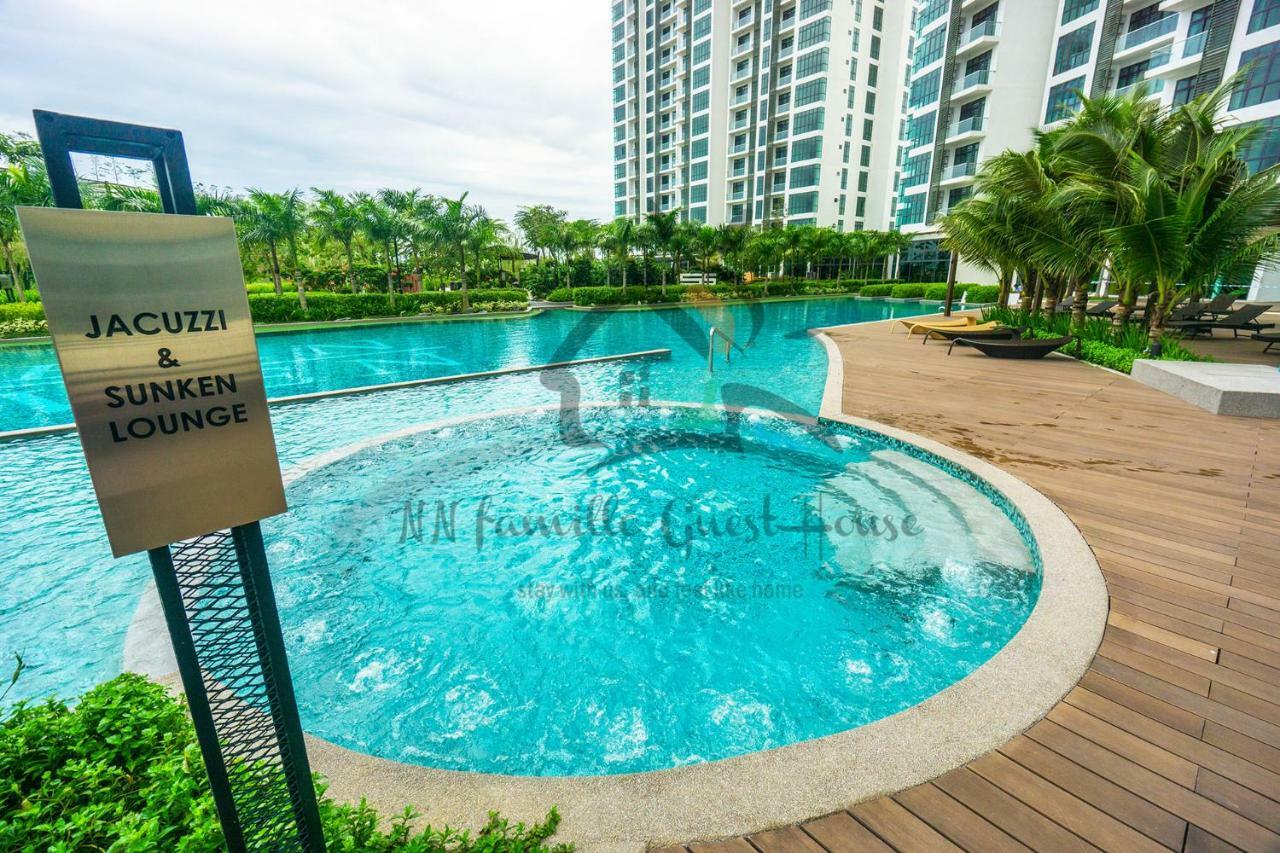 NN Famille Guest House Pasir Gudang Extérieur photo